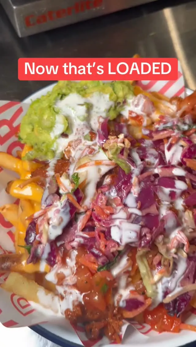 Juicy, bbq chipotle vegan steak on crispy fries with all the toppings you want. Now THAT'S a feast!

#veggie #vegan #veganoptions #veggieoptions #veggiefriendly #veganfriendly

@manarndale @thetraffordcentre @liverpool_oneofficial @stdavidscardiff @lovemeadowhall