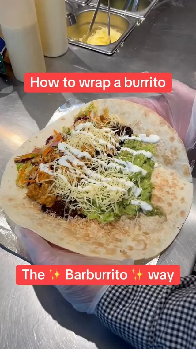 How to wrap a burrito 101. The key is confidence 🔑 If all fails, you always have Barburrito to fall back on

 @manchesterarndale @thetraffordcentre @liverpool_oneofficial @stdavidscardiff @lovemeadowhall 

#hack #burritowrapping #howtowrapaburrito #burritohack #wrappingaburritohack
